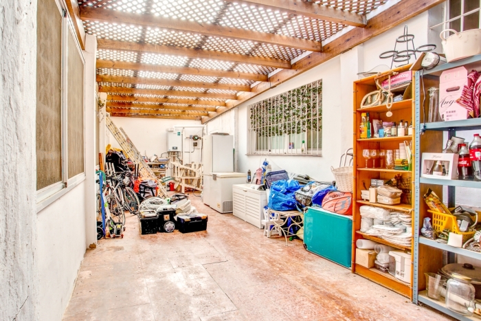 Garage for 3 cars