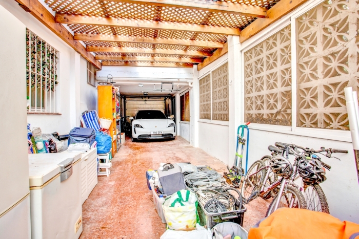 Garage for 3 cars