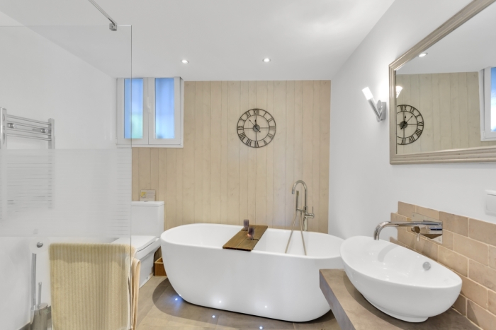 Ensuite Bath & Shower room