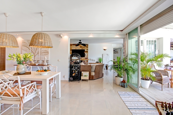 Dining / Lounge