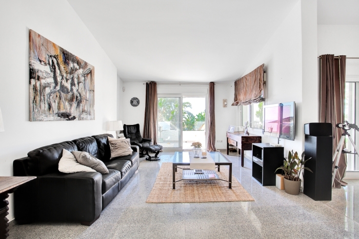 Living Area (top floor)