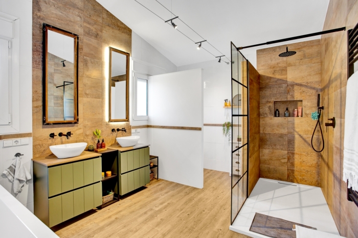 Ensuite Bath & Shower Room