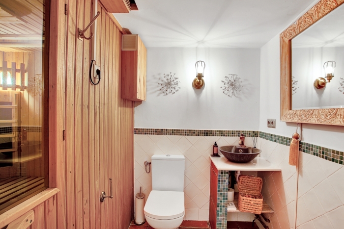 Sauna & Toilet