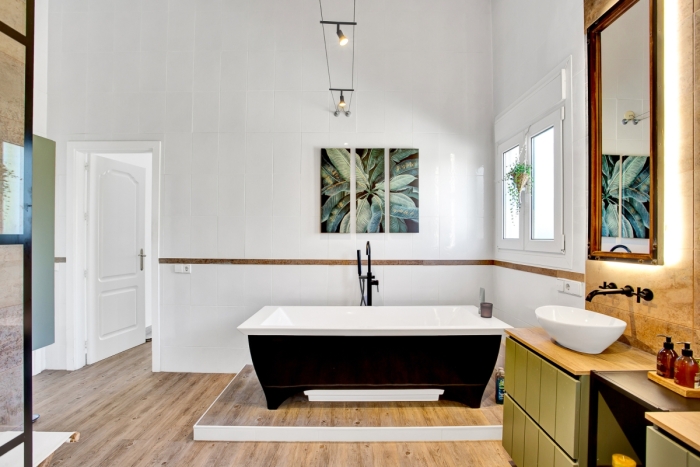 Ensuite Bath & Shower Room